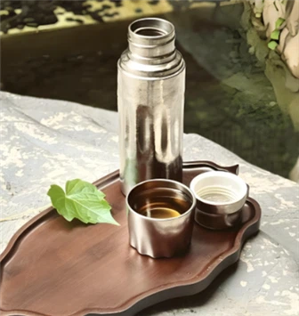 An Difríocht Praghsanna Idir Thermos Tíotáiniam Agus Teirmiméin Cruach Dhosmálta